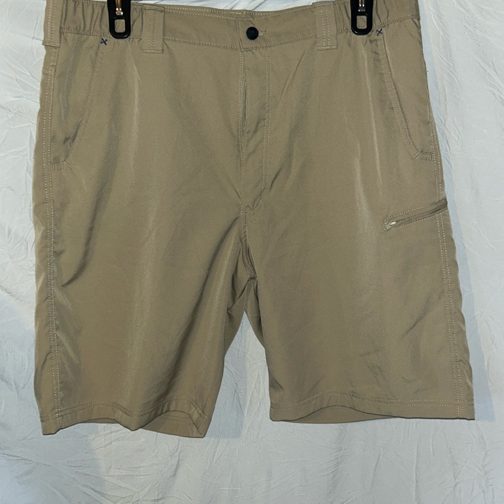 Men’s Wrangler flat front shorts size 38. Elastic waistband. Excellent condition